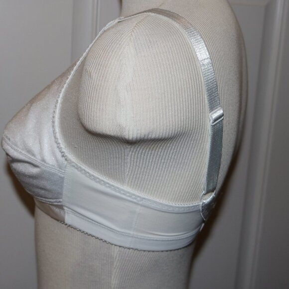 Jadee 34B bra has inserts/pockets but no pads to go with it white color 3/2016 - Picture 4 of 6